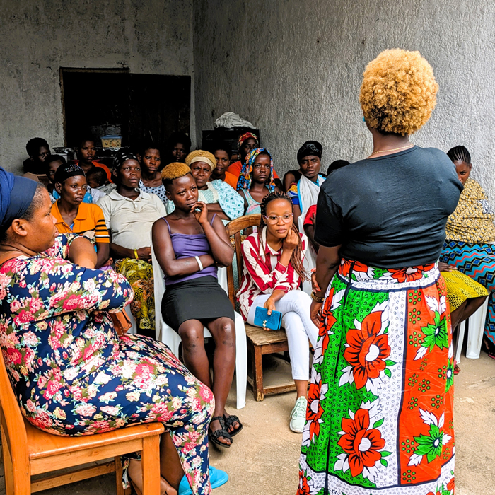 Eliane talking to a group of people.